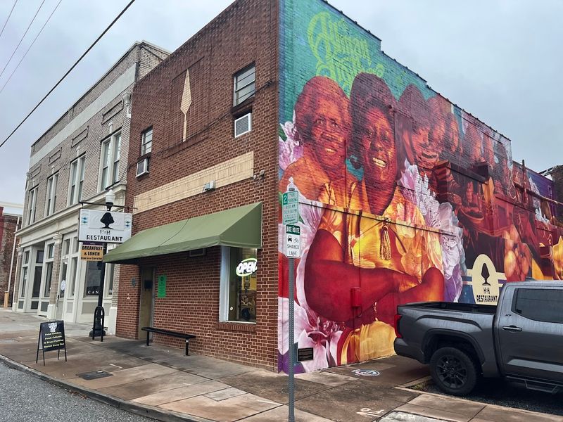 H&H Soul Food Restaurant - Macon, GA