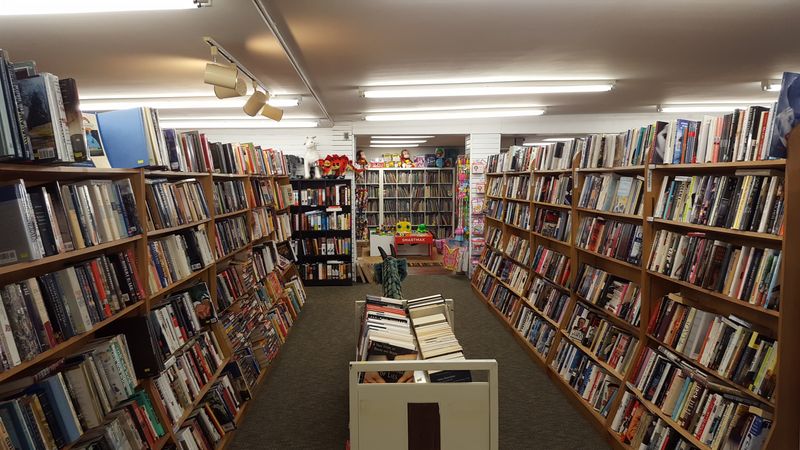 Walls of Books, Macon, Bibb County