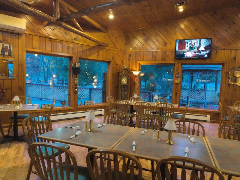 Log Cabin Grill and Bar (Gladstone)