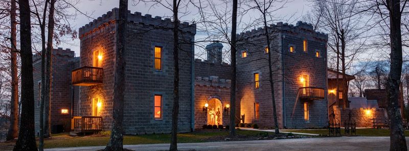 Ravenwood Castle, New Plymouth, Vinton County