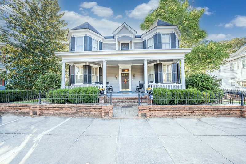 This Historic Inn Offers A Taste Of Milledgeville's Elegance