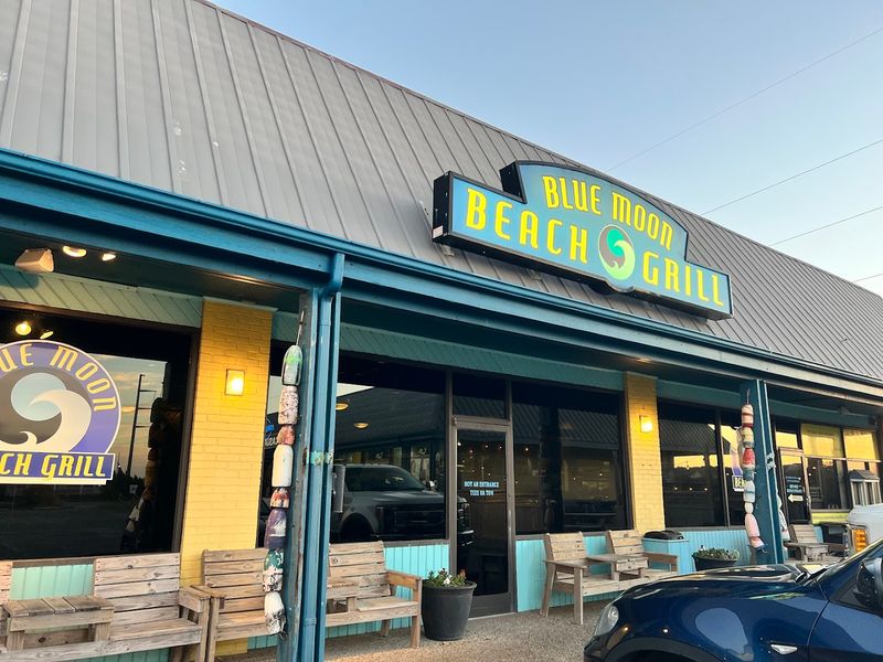 Blue Moon Beach Grill &ndash; Nags Head
