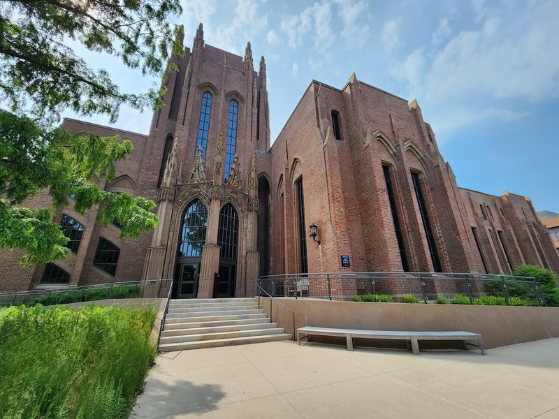 Yale Peabody Museum Natural History Aquatic Exhibits