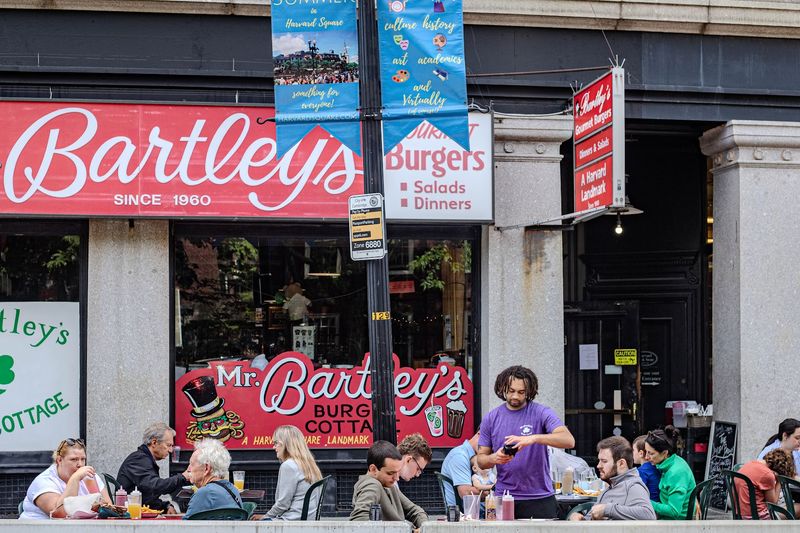 A Cambridge Icon Where Locals and Tourists Unite Over Burgers