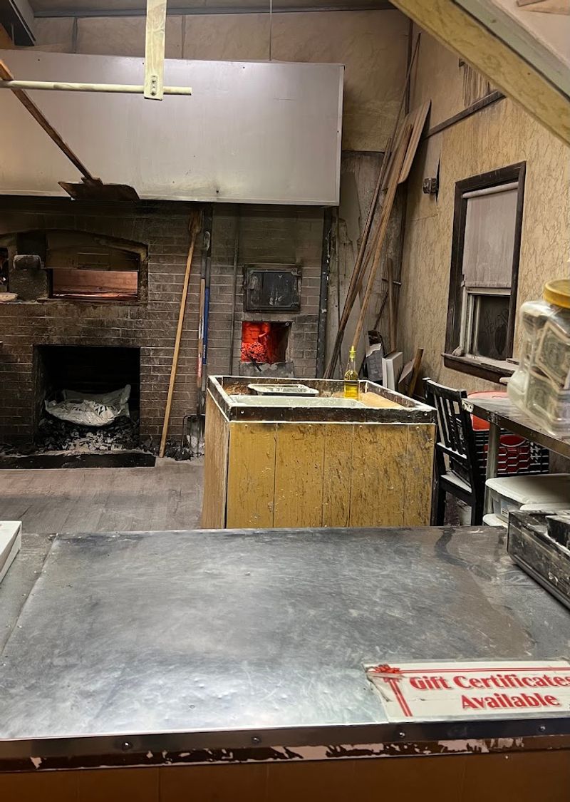 A Connecticut Pizza Tradition Decades in the Making