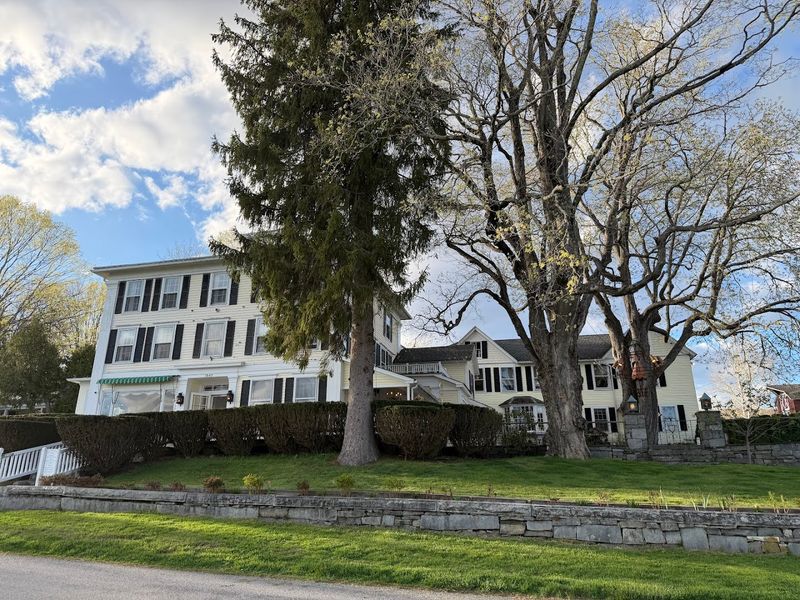 Hopkins Inn - Warren, Litchfield County