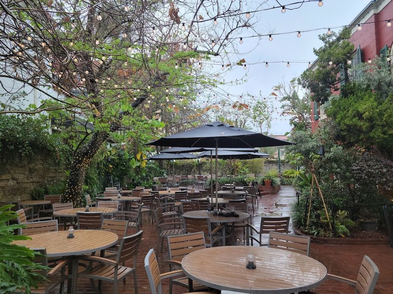 Harry&rsquo;s Seafood Bar & Grille