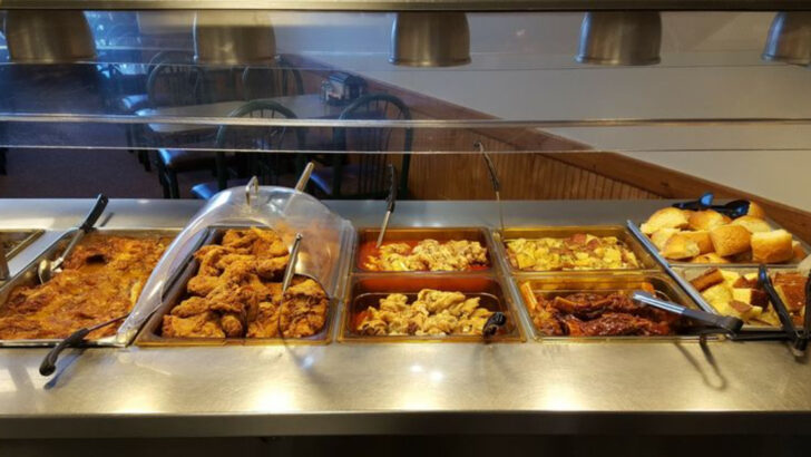 The Old-Fashioned Virginia Buffet That Feels Like A Sunday Dinner Every Day