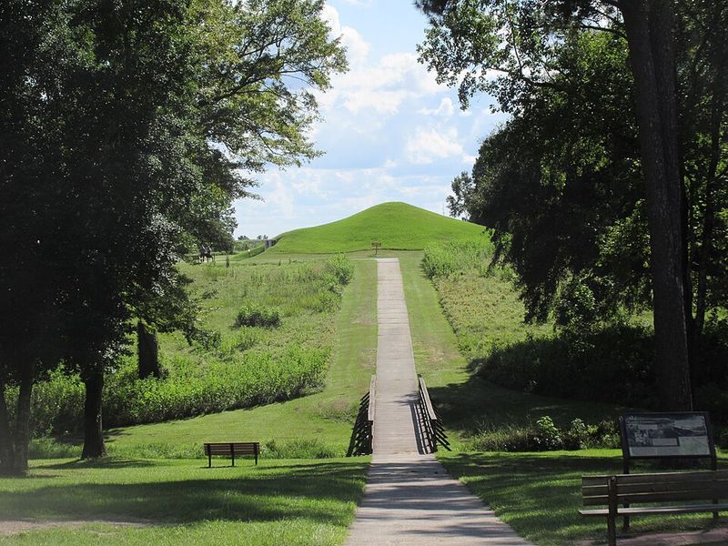 Woodland Period Communities and Early Settlements