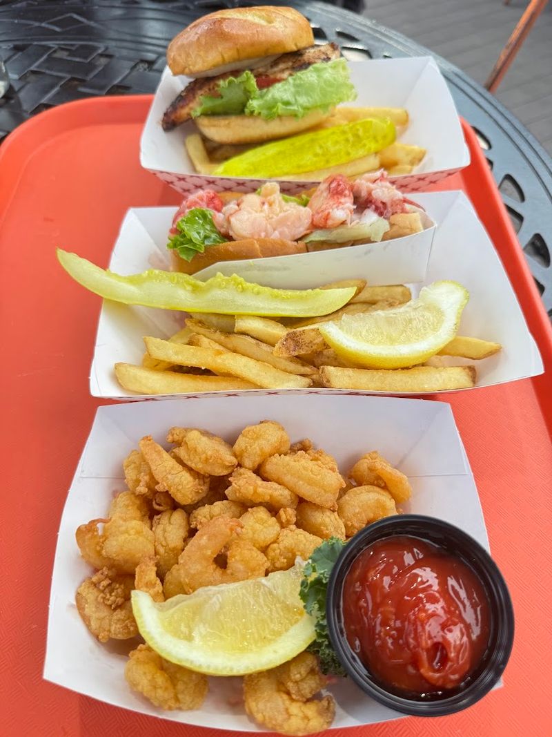 Maineville's Lobster Roll Co.