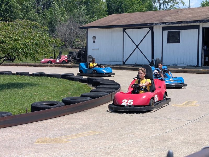 Fun 'n' Stuff - Macedonia, Summit County