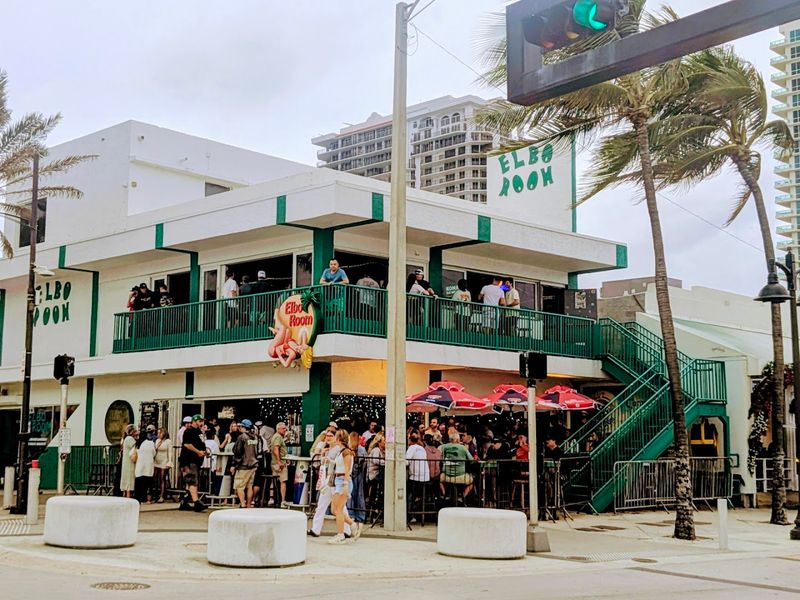Elbo Room Beachfront Bar