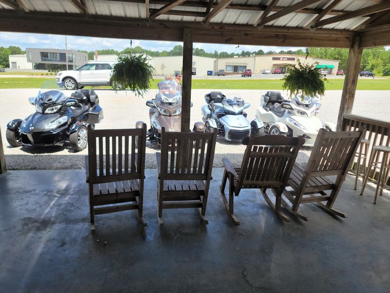 Amenities that make the detour easy