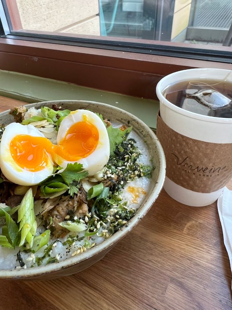 Verveine Caf&eacute; & Bakery - Cambridge