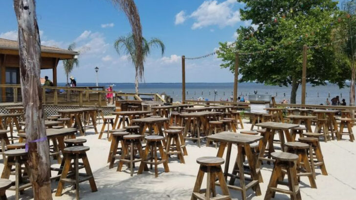 These 11 Virginia Riverfront Restaurants Are Perfect For A Slow Summer Dinner