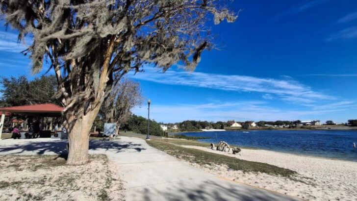 These 12 Florida Lakes Are Where Locals Escape When June Beaches Get Too Crowded