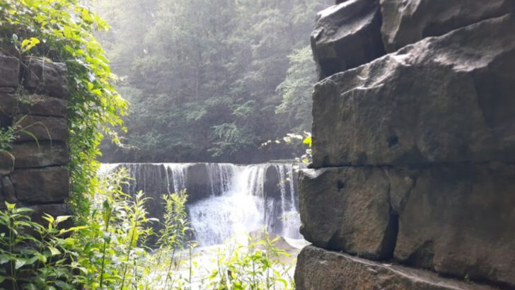 This Bedford Ohio Gem Turns A Simple Walk Into A Cinematic Waterfall Experience