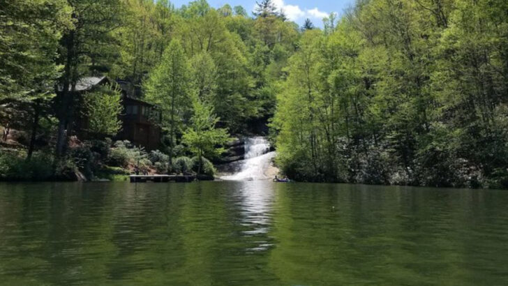 This Serene North Carolina Lake Is Where Mountain Views And Calm Waters Meet