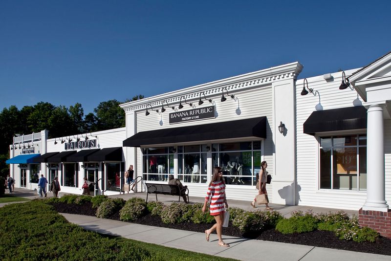 A Berkshires Gateway That Feels Bigger Than a Shopping Stop