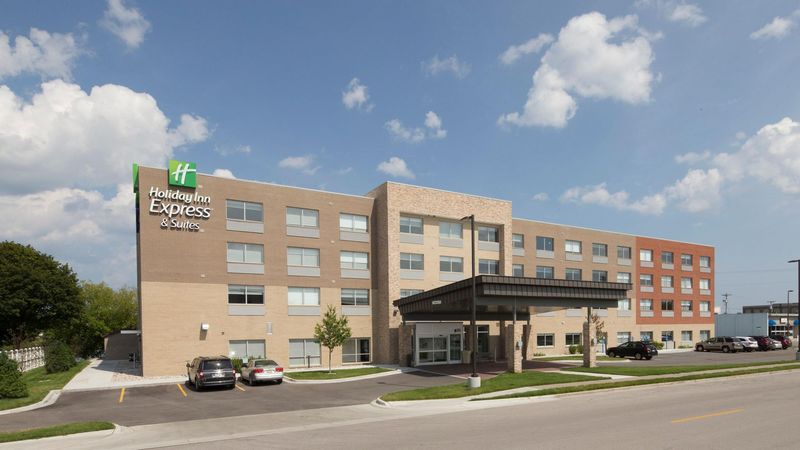 Holiday Inn Express & Suites Hotel Waterpark (Alpena)