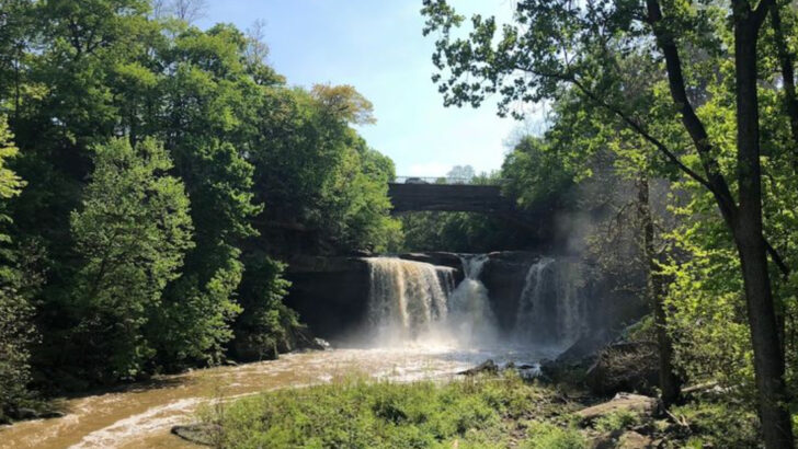Twin Waterfalls And A Deep Gorge Make This Ohio Park Surprisingly Dramatic