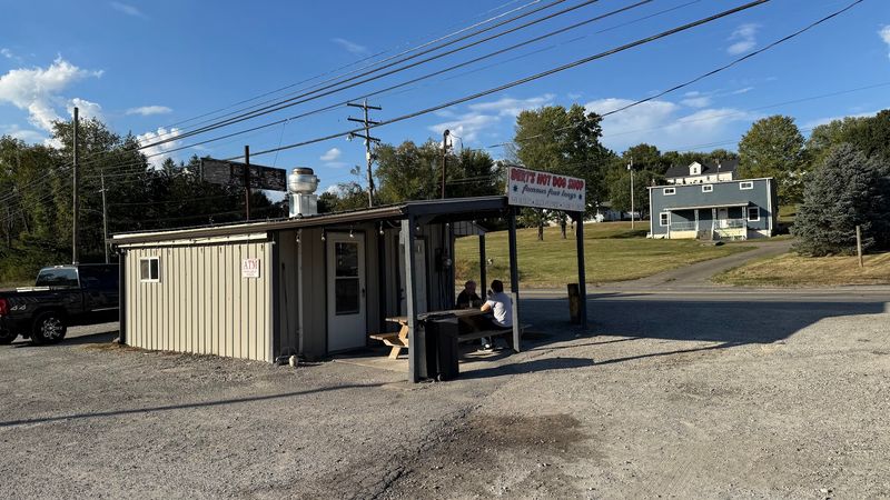 Bert&rsquo;s Hot Dog Shop 