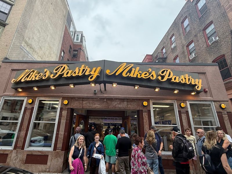 Mike's Pastry 