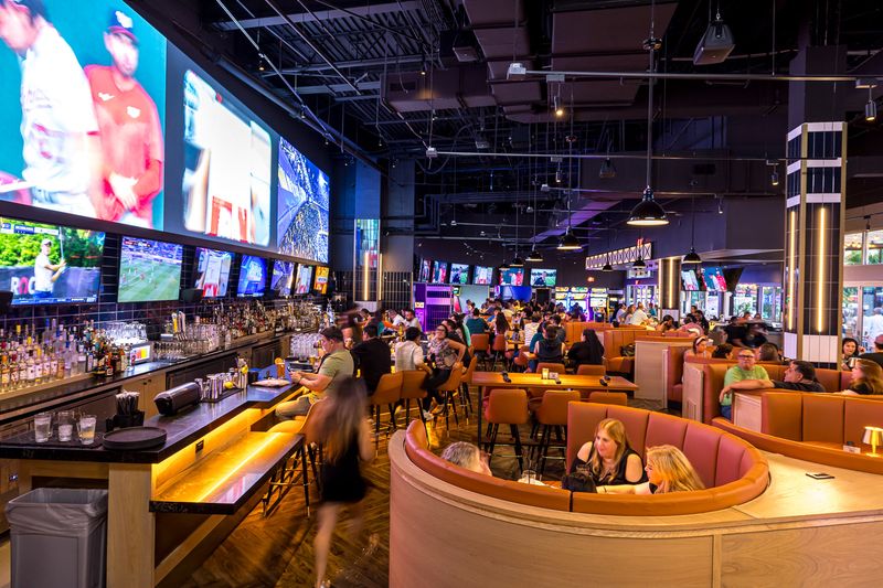 Sports & Social Dolphin Mall – Miami