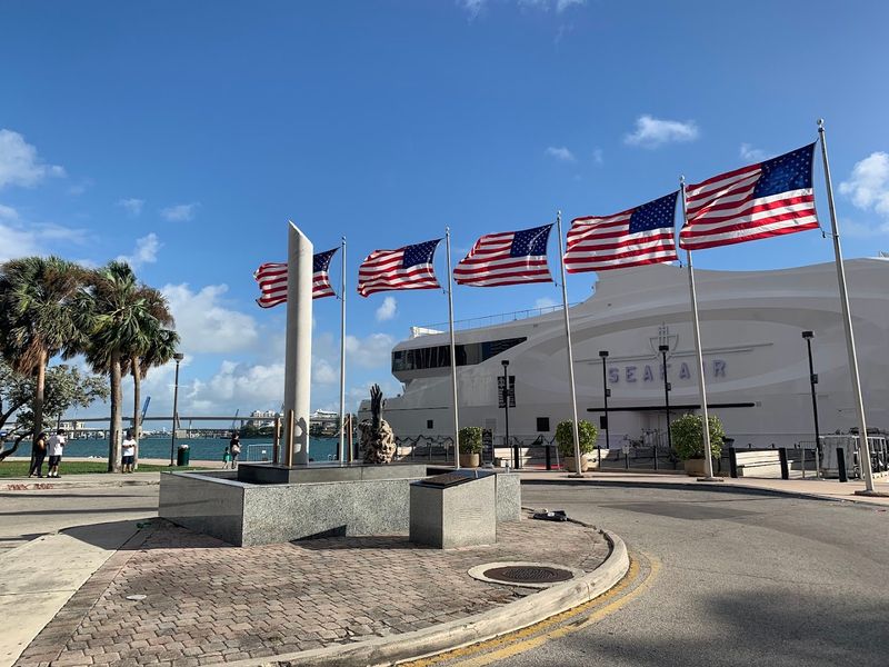 Miami - Bayfront Fireworks And Downtown Festivities