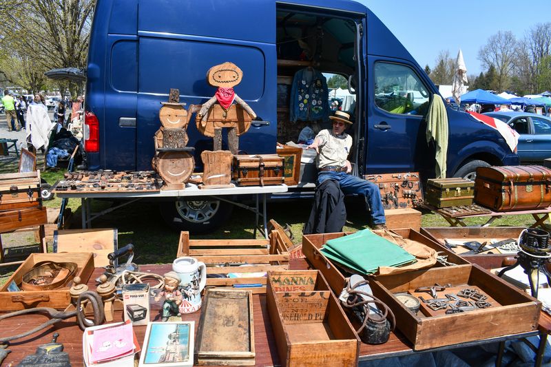Lockwood-Matthews Mansion Old Fashioned Flea Market, Norwalk, Fairfield County