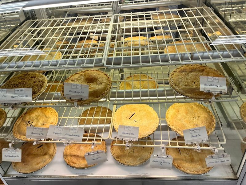 Mary Yoder's Amish Kitchen - Middlefield, Ohio