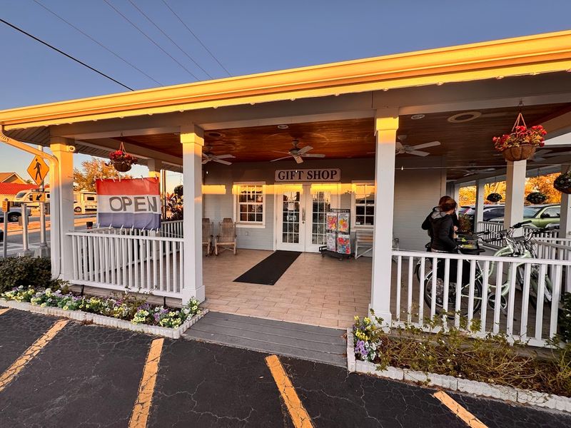 Yoder’s Amish Gift Shop — Sarasota, Florida