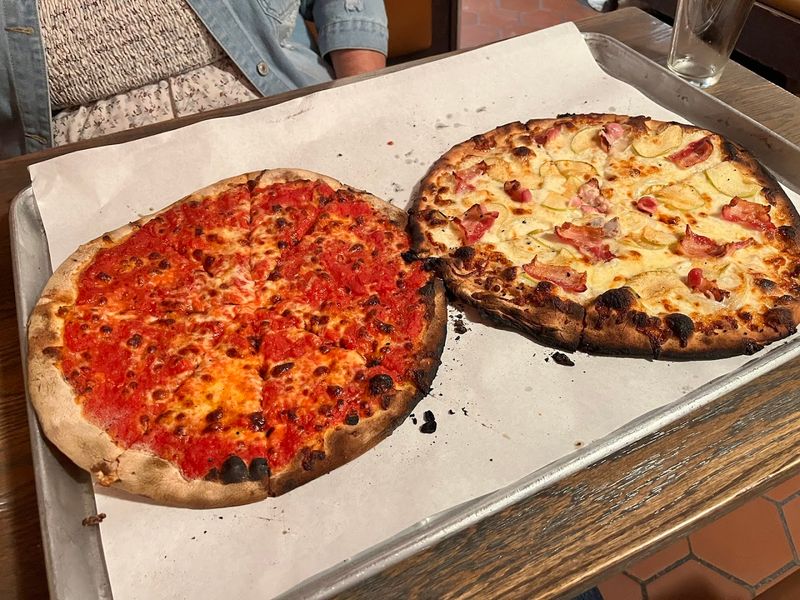 Sally's Apizza - New Haven, New Haven County