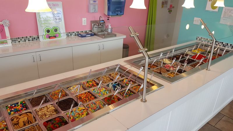 sweetFrog Premium Frozen Yogurt – Roanoke