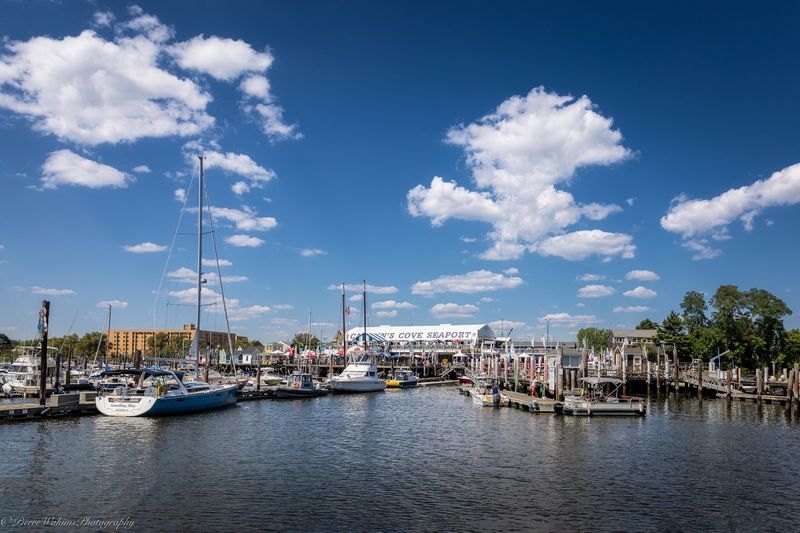 Captain's Cove Seaport – Bridgeport