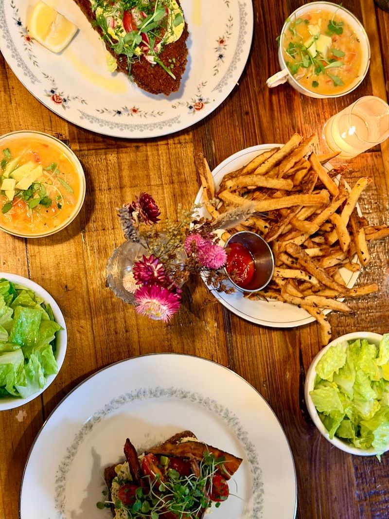 Whitecrest Eatery