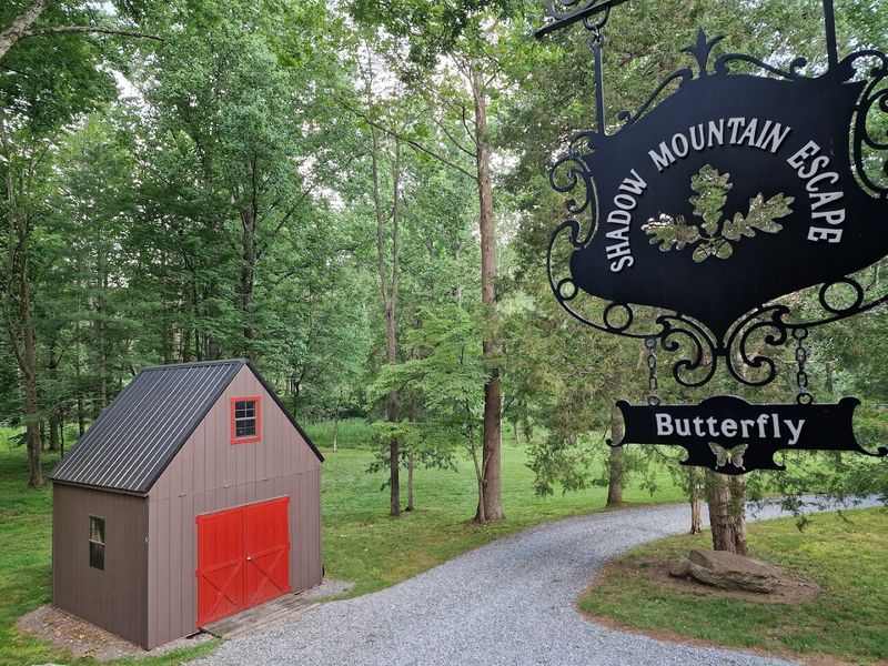 Shadow Mountain Escape &mdash; Luray
