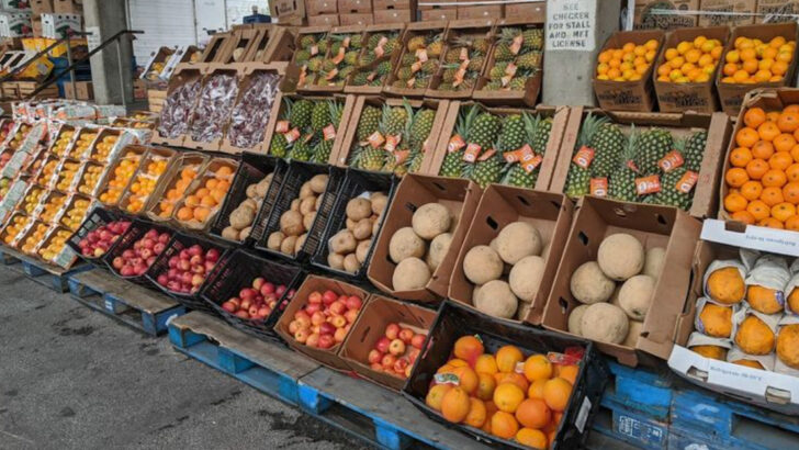 10 Georgia Markets Where The Freshest Peaches And Summer Fruit Await