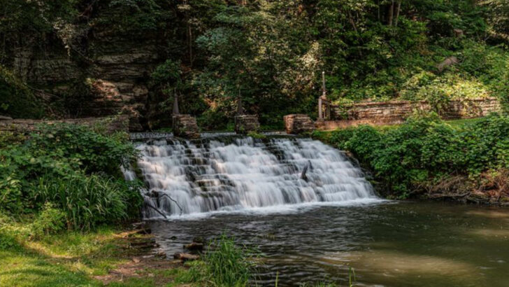 11 Waterfall Trails That Make Iowa More Scenic Than You Might Expect