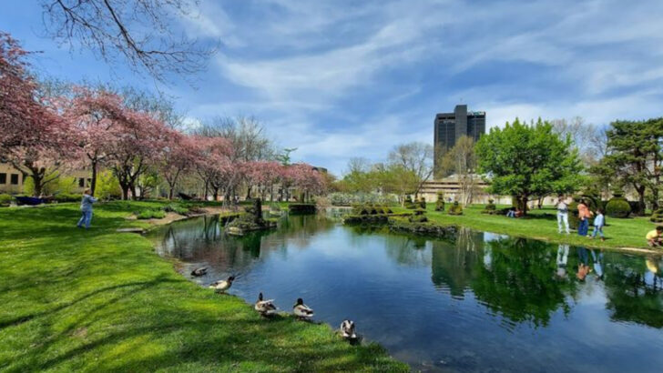 12 Budget Friendly Date Nights In Ohio That Couples Keep Recommending