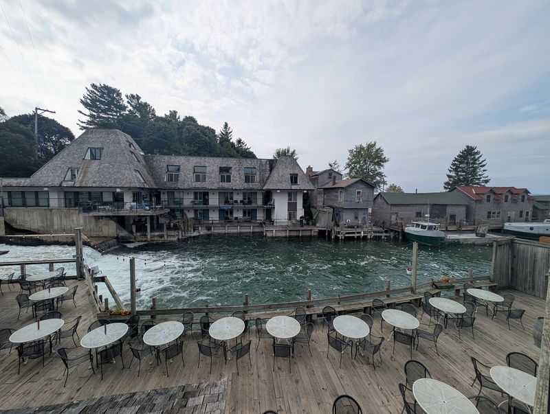 The Cove (Leland)
