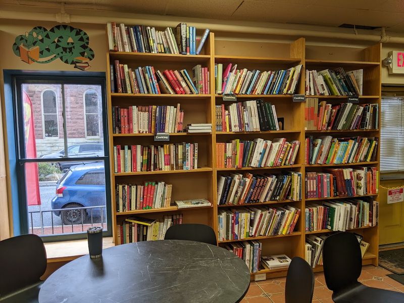The Caf&eacute; That Turns Browsing Into A Ritual
