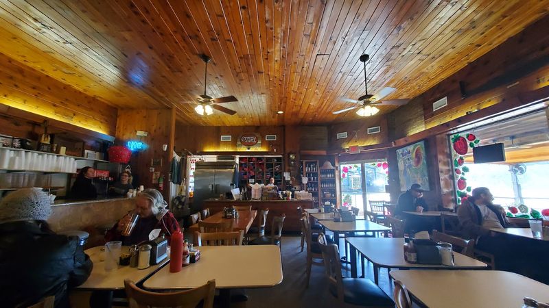 The Old-Fashioned Charm of Downtown Ponchatoula Dining