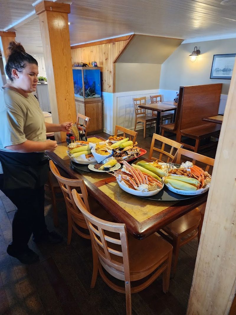 The Restaurant Has Plenty of Room for a Classic Crab Feast