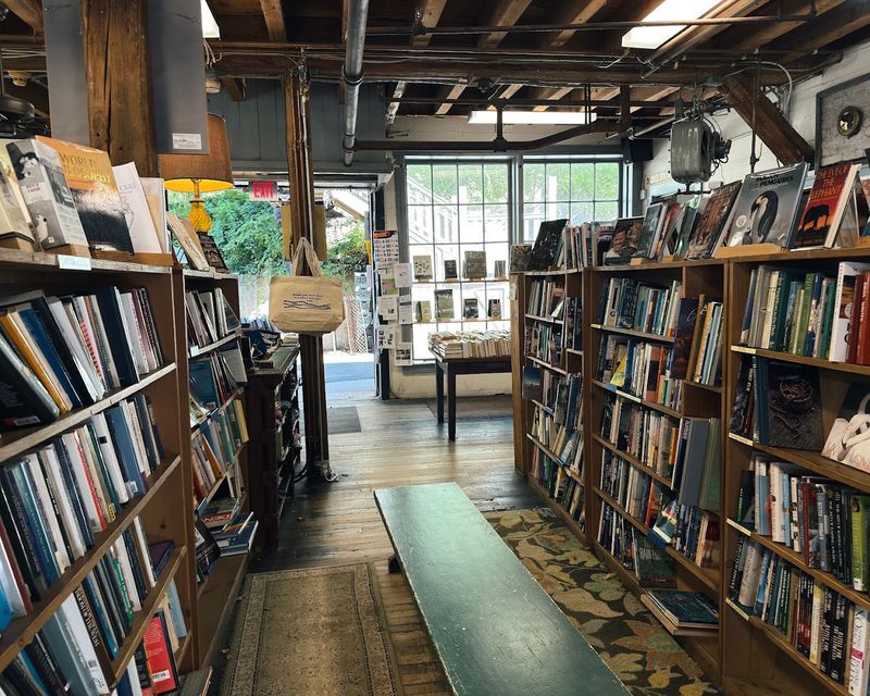 40,000 Books and the Joy of the Hunt