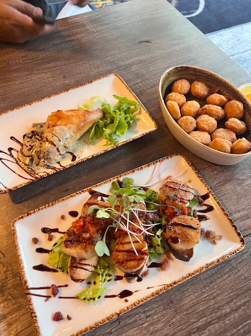Signature Sides And Appetizers Worth Ordering