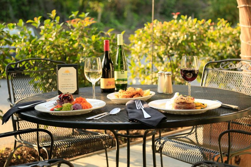 Outdoor Dining With Southern Charm