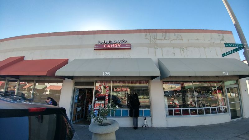 Logan's Candies &ndash; Ontario