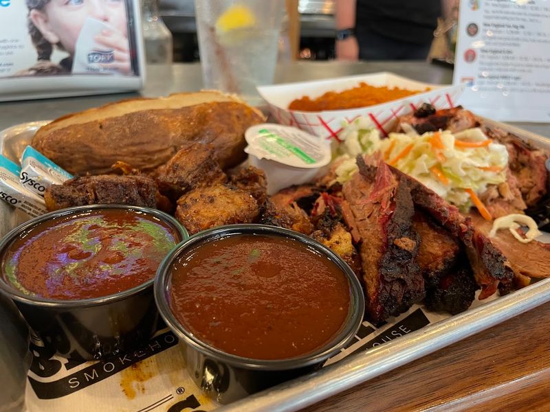 Bear&rsquo;s Smokehouse Barbecue - New Haven