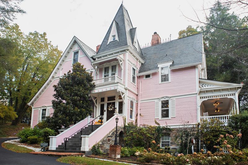 Cedar Crest Inn – Asheville